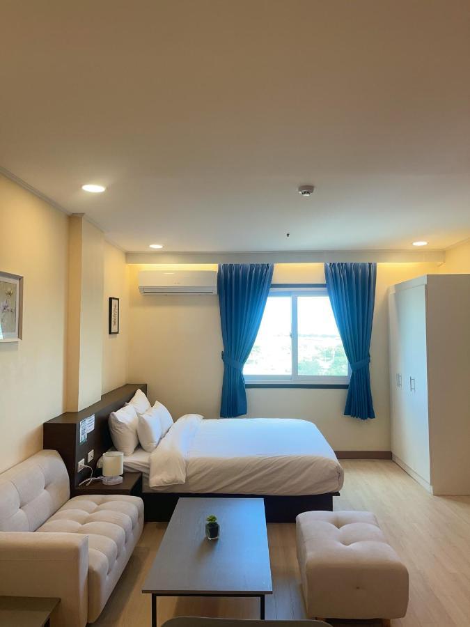 On Hotel Friendship Angeles Zewnętrze zdjęcie